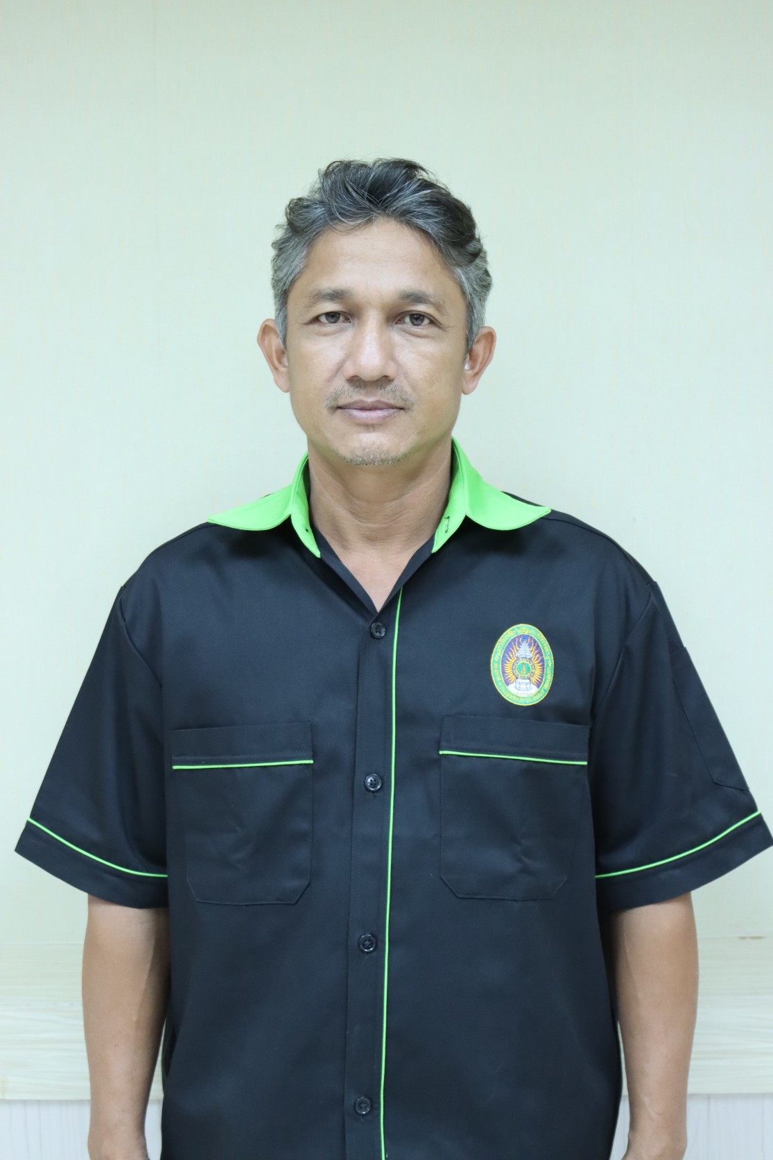 นายสุชาติ ชุมจิตต์